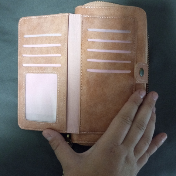 Phone cases - Picture 3 of 6